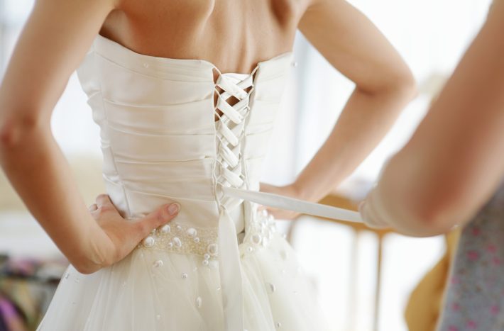 Zkoušení svatebních šatů