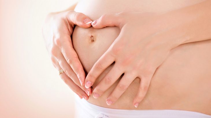 Břicho těhotné ženy