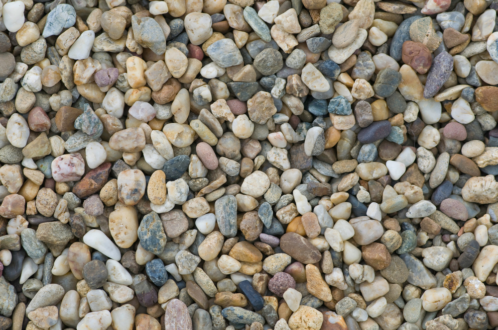 kameny na pobřeží