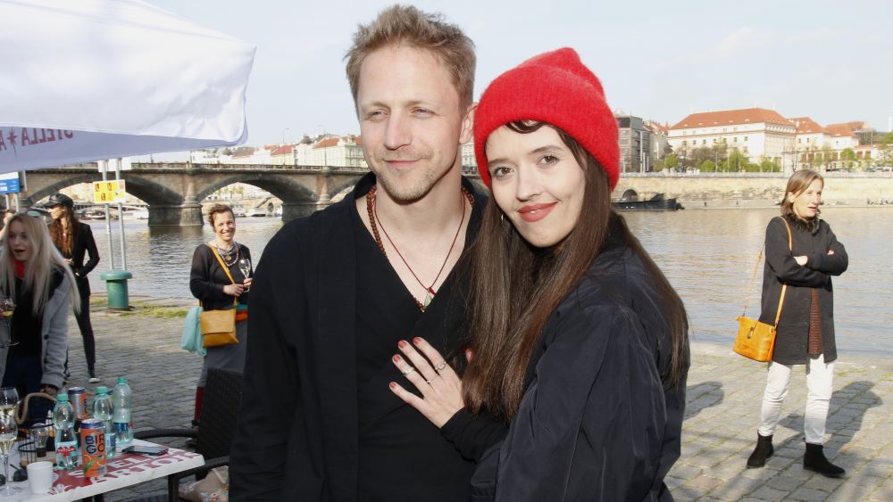 Tomáš Klus s manželkou