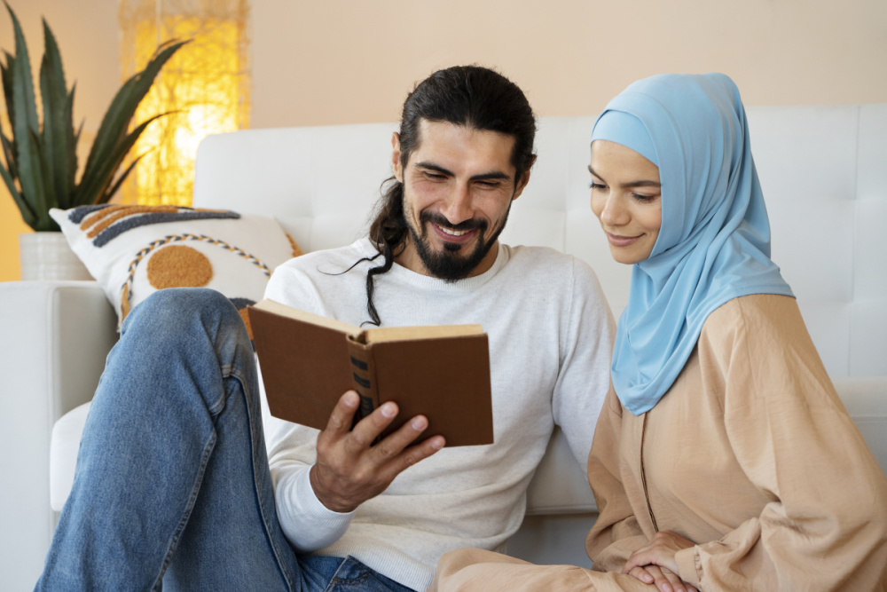 Muslimští manželé si čtou z knihy