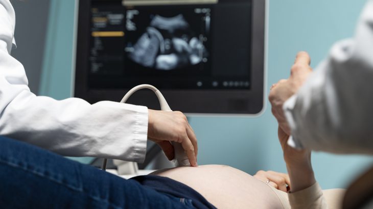 Monitor na ultrazvukovém screeningu