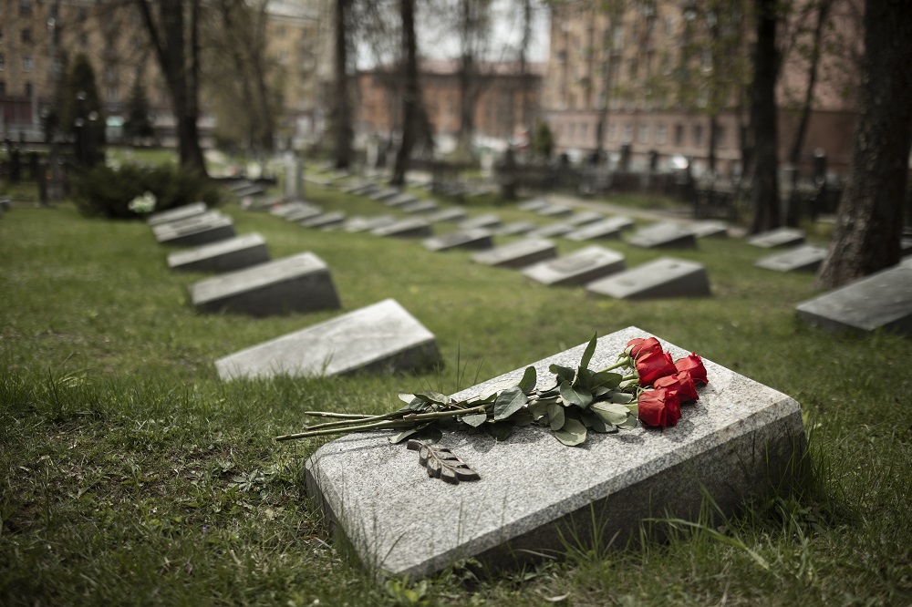Hrob na hřbitově