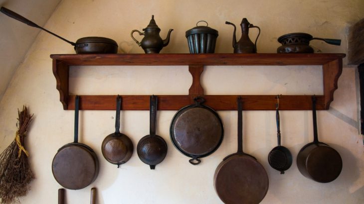 staré kuchyňské nádobí