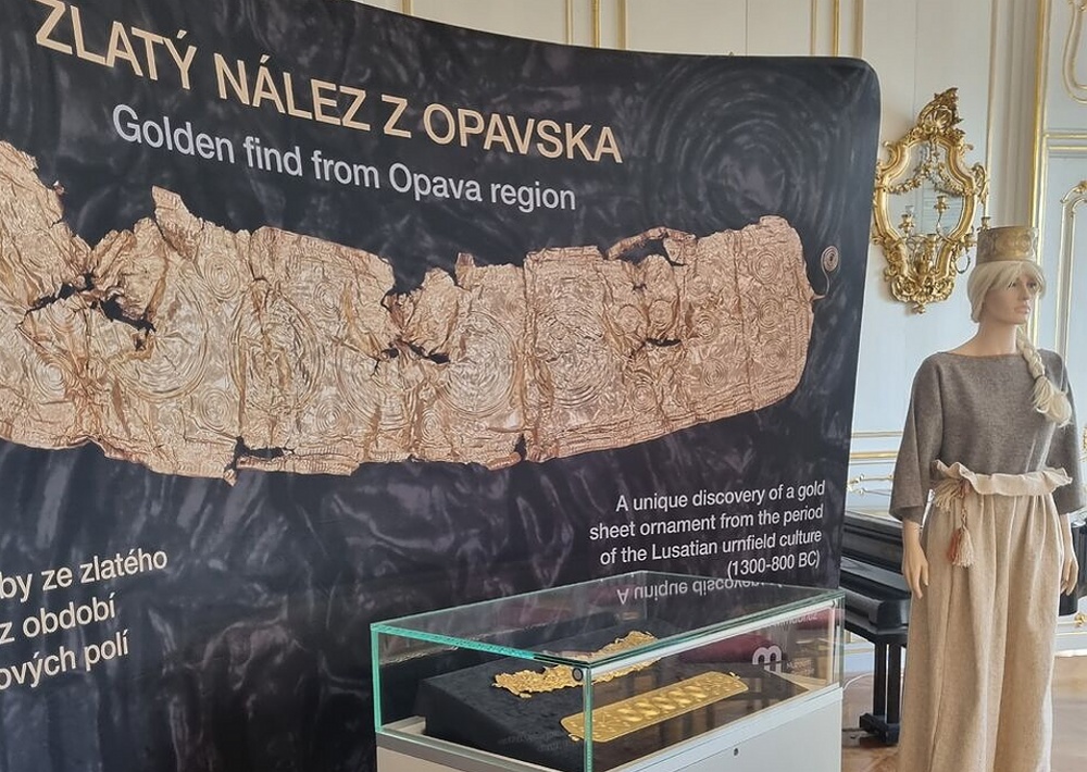 Zlatý diadém z doby bronzové poklad z Opavy na výstavě