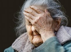 Vystresovaná stařenka