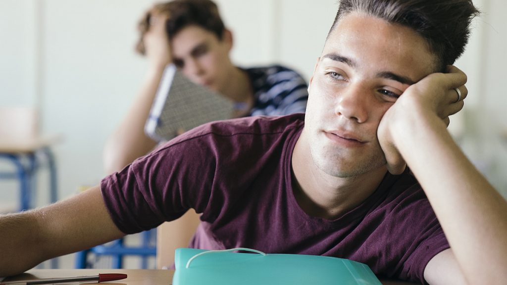 Znuděný student ve škole