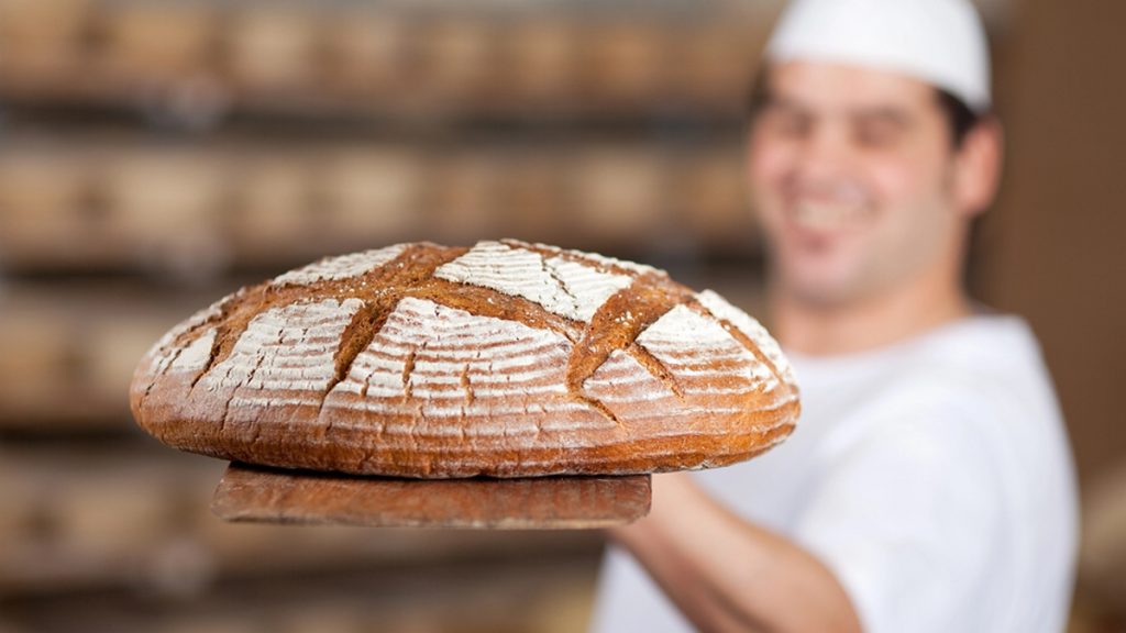 Pekař upekl chleba