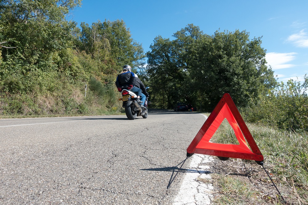 Výstražný trojúhelník na silnici