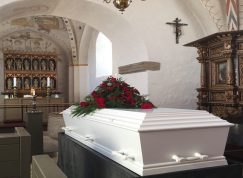 Pohřeb v kostele