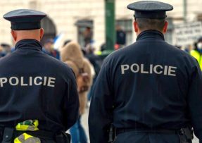 Policie pátrá v Uhříněvsi a okolí po úchylovi. Může být nebezpečný dětem